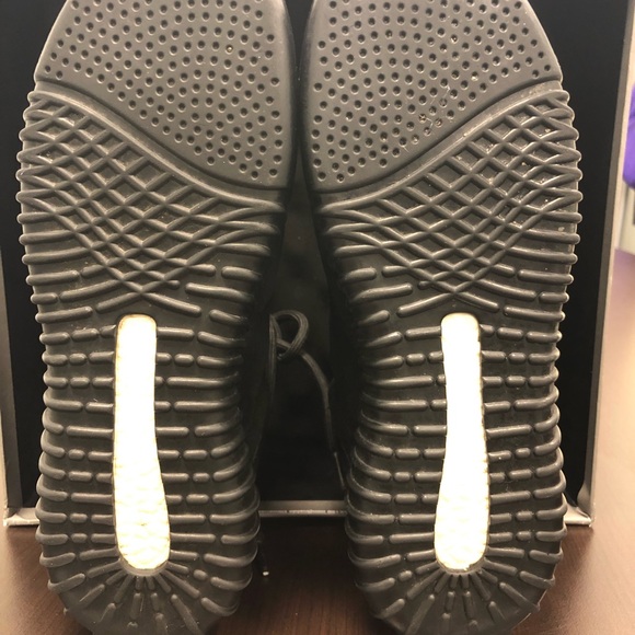 Yeezy 750 Black - Picture 3 of 7
